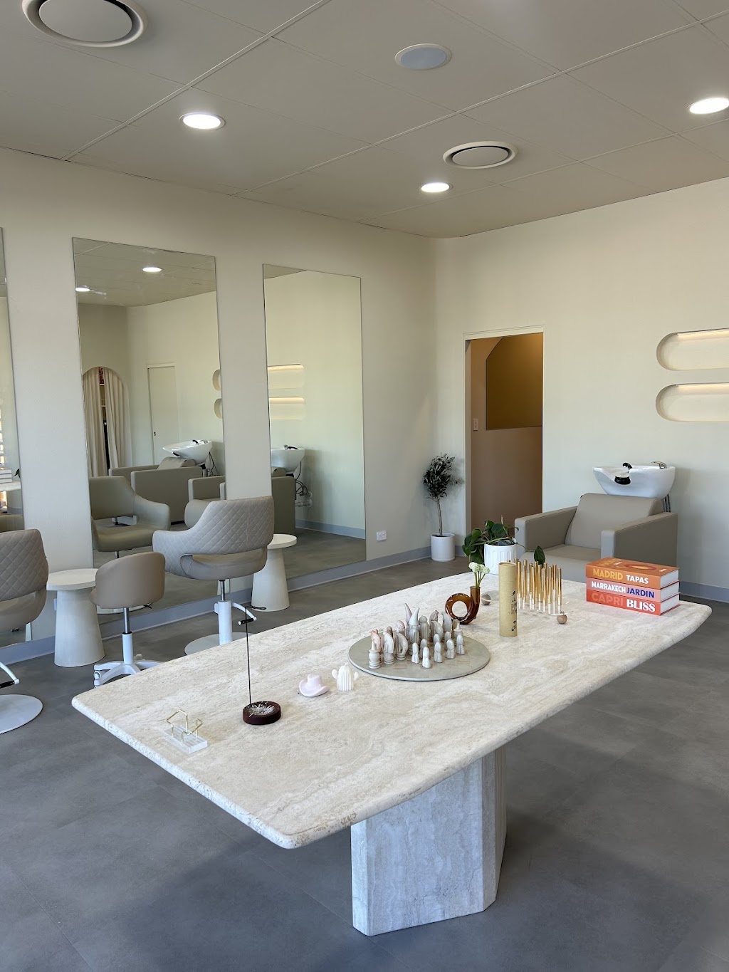 Front Row Beauty Bar | 7/25 Pitcairn Way, Pacific Pines QLD 4211, Australia | Phone: 0420 623 320