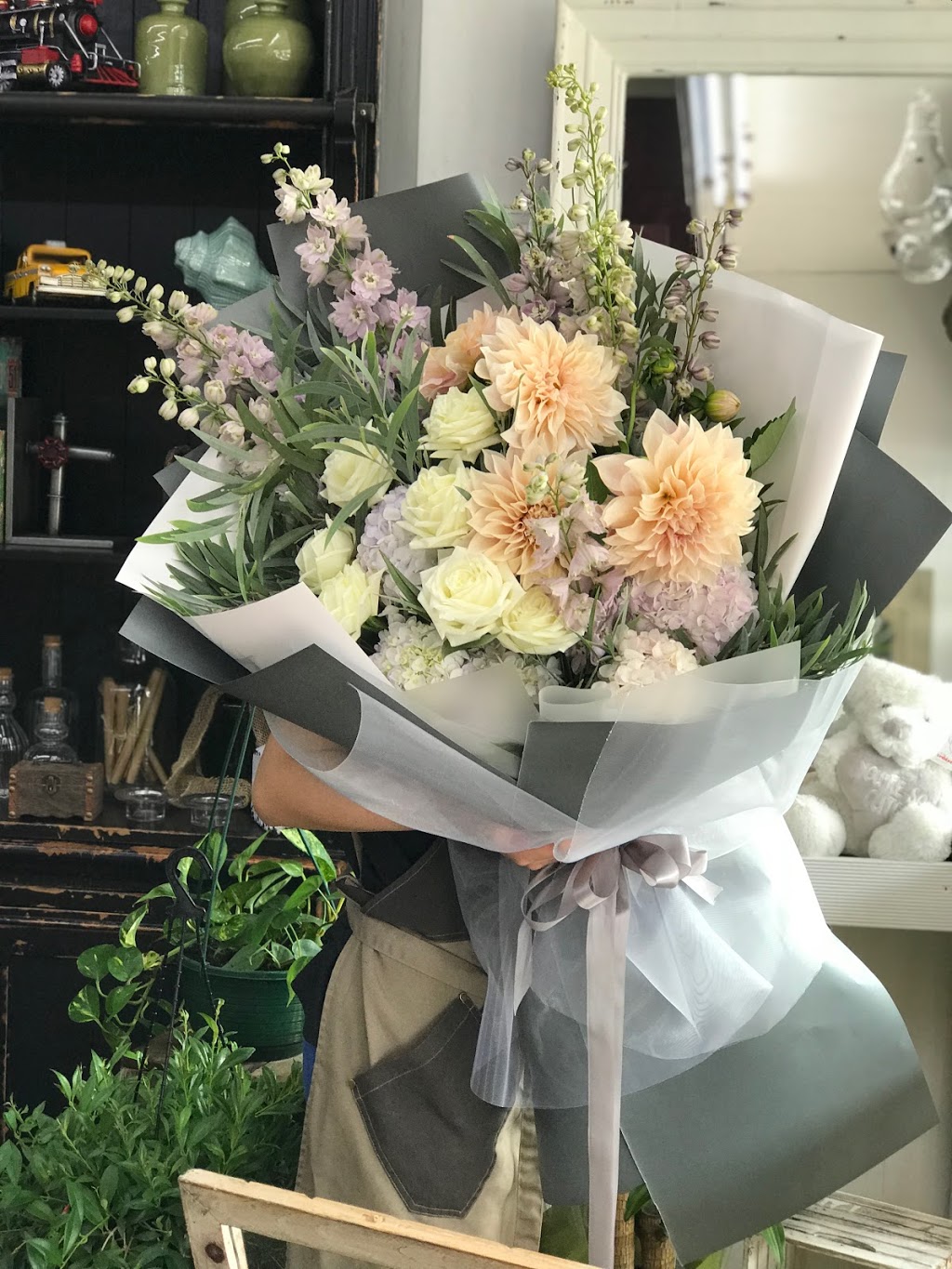 Suns Flowers & Gifts | florist | 9 Morts Rd, Mortdale NSW 2223, Australia | 0295864444 OR +61 2 9586 4444