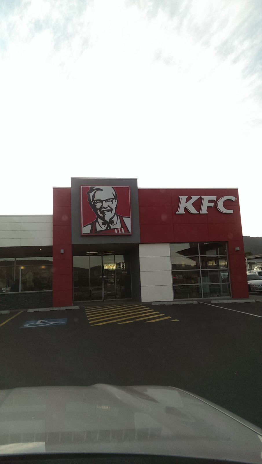 KFC Claremont | meal takeaway | 35-37 Main Rd, Claremont TAS 7011, Australia | 0362752476 OR +61 3 6275 2476