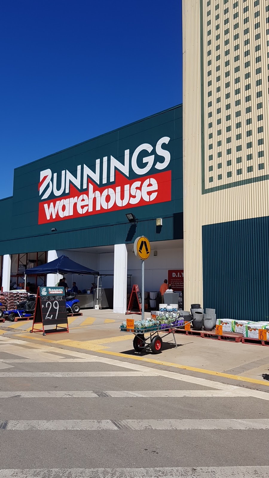 Bunnings Griffith | hardware store | Kidman Way, Griffith NSW 2680, Australia | 0269669700 OR +61 2 6966 9700
