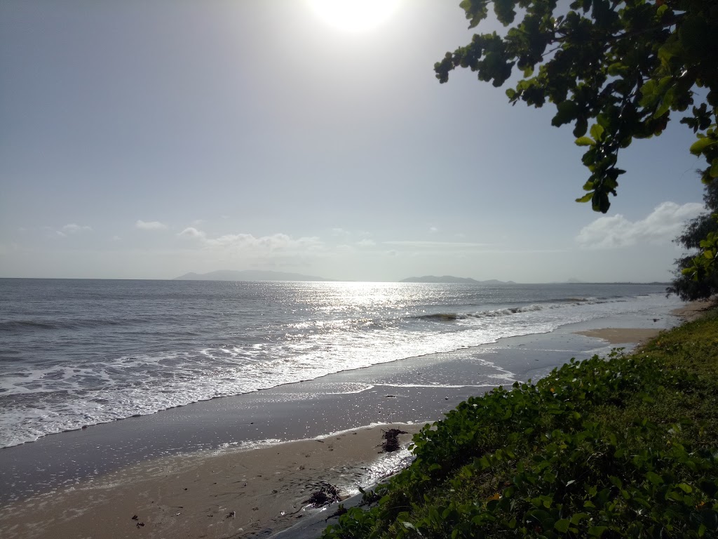 Saunders Beach Park Rest Area | parking | Reef St, Saunders Beach QLD 4818, Australia