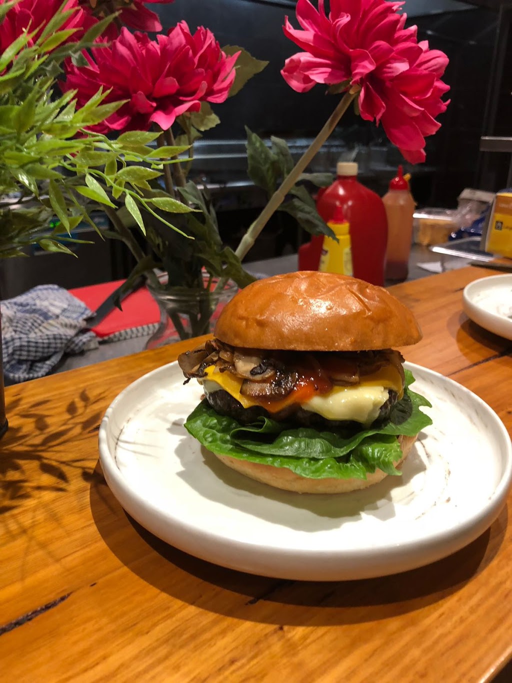 Fokker Burger | restaurant | 9-11 Arncliffe St, Wolli Creek NSW 2205, Australia | 0285911220 OR +61 2 8591 1220