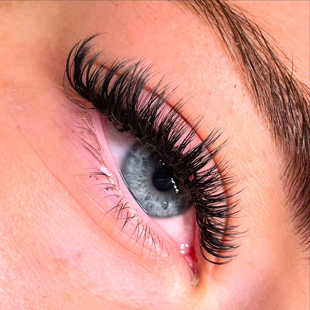 The Lash Hutt | 37 Tulloch St, Dalyston VIC 3992, Australia | Phone: 0498 622 040