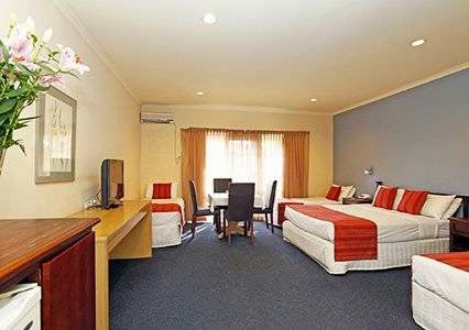 Comfort Inn Greensborough | lodging | 245 Greensborough Rd, Greensborough VIC 3085, Australia | 0394347000 OR +61 3 9434 7000