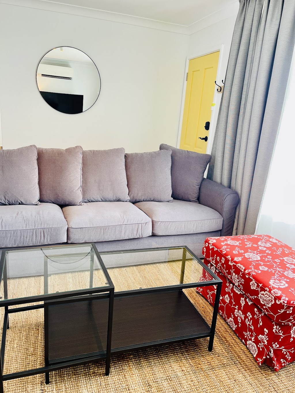 Sunshine Retreat: Modern 3BR Haven | 12A Oxford St, St Marys NSW 2760, Australia | Phone: 0406 545 472
