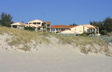 Scarborough & Absolutely Beachfront Accommodation | lodging | 1 Reserve St, Scarborough WA 6019, Australia | 0893751120 OR +61 8 9375 1120