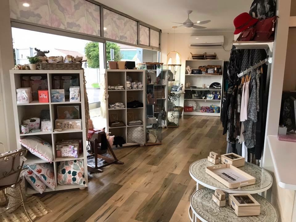 Lilly Hill | art gallery | Shop 1/251 Soldiers Point Rd, Soldiers Point NSW 2317, Australia | 0433129005 OR +61 433 129 005