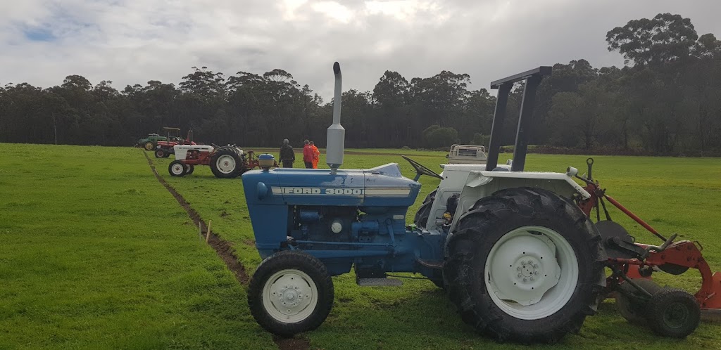 Ron Dehne Ford Tractor Collection Nyah | 2658 Murray Valley Hwy, Nyah VIC 3594, Australia | Phone: 0408 085 218