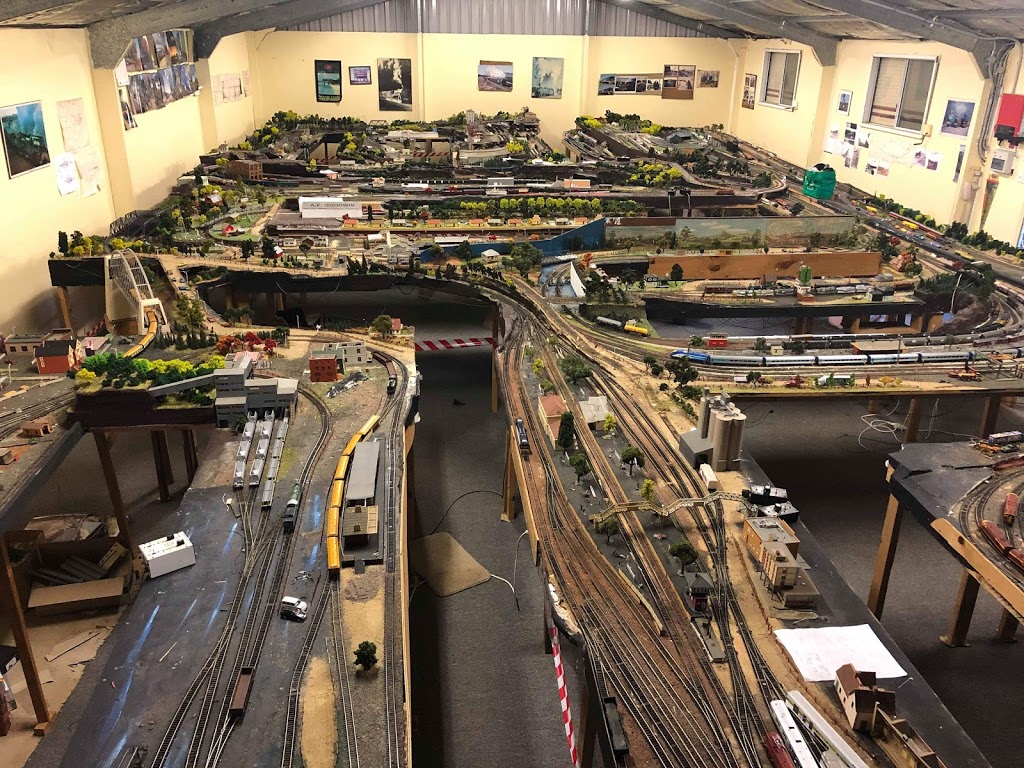 Roslyns model railway | tourist attraction | 39 Green Parade, Valley Heights NSW 2777, Australia | 0452557358 OR +61 452 557 358