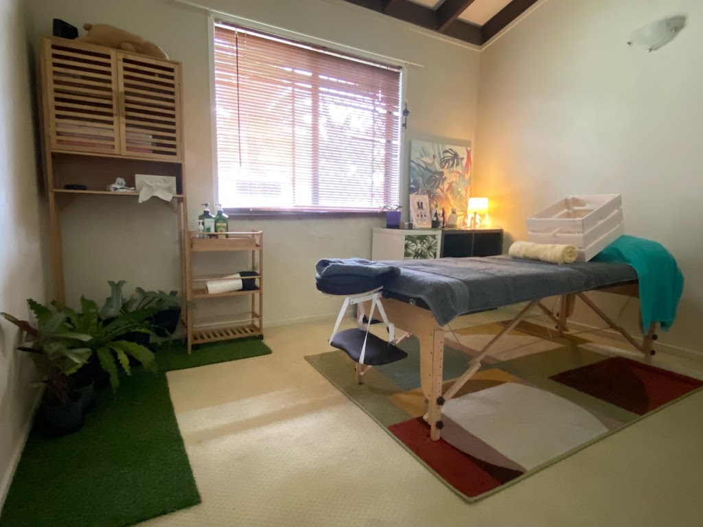 Knotcracker massage studio | 2 Cosway St, Hillcrest QLD 4118, Australia | Phone: 0420 668 195