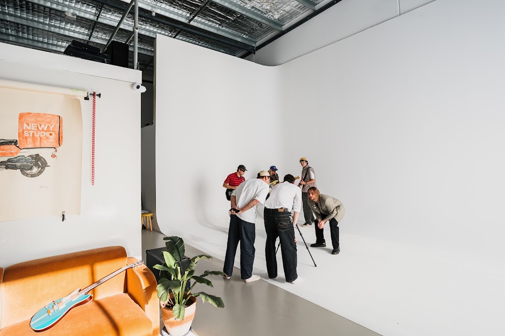 Newy Studio | Unit 4/5B Murray Dwyer Cct, Mayfield West NSW 2304, Australia | Phone: 0421 732 817