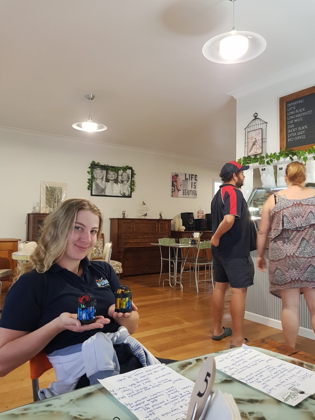 Lismore Antiques And Coffee | cafe | 24 High St, Lismore VIC 3324, Australia