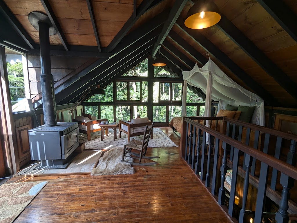 Elm House | 1956 Mount Glorious Rd, Mount Glorious QLD 4520, Australia | Phone: 0403 971 948