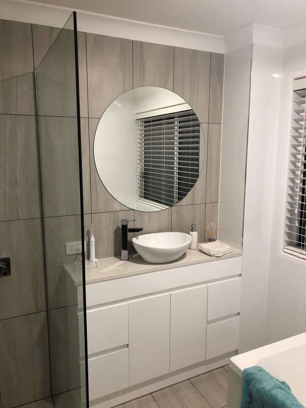 Gold Coast Shower Screens | store | 3/610 Pine Ridge Rd, Coombabah QLD 4216, Australia | 1300199480 OR +61 1300 199 480