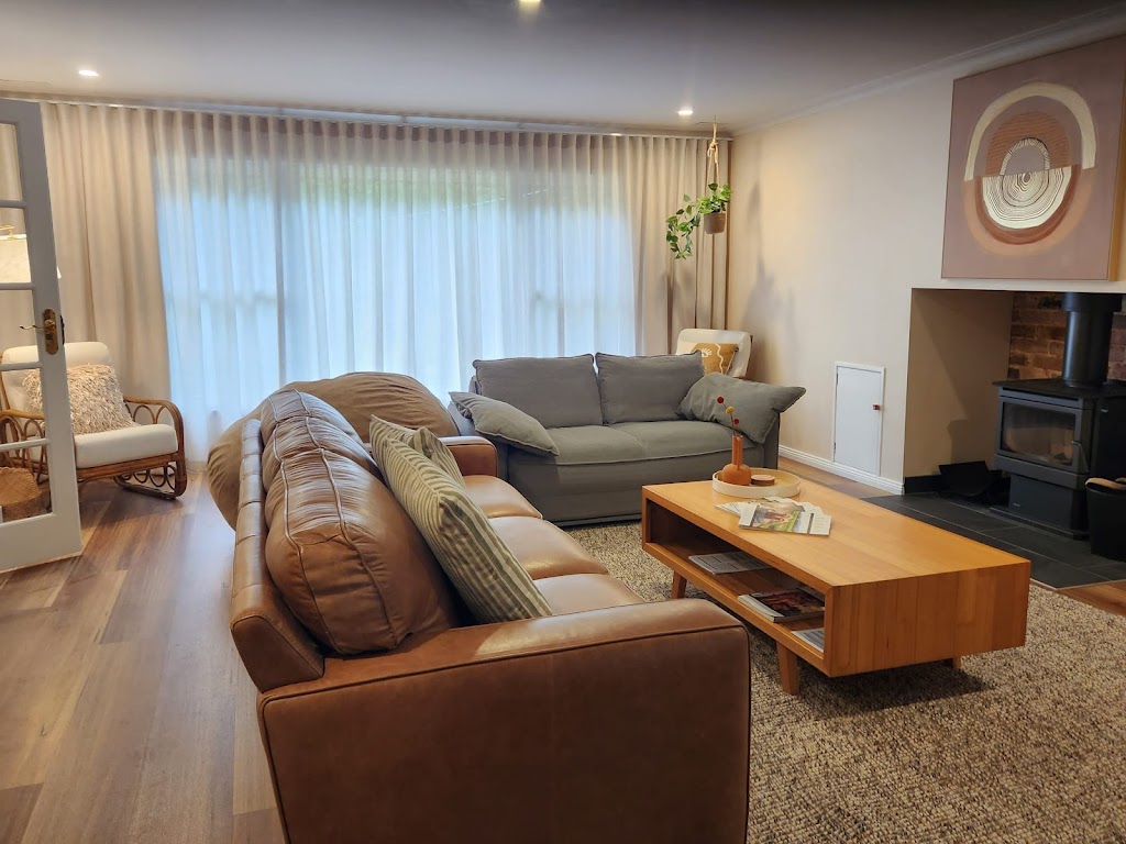 Red Gum and Stone Holiday Home | 6 Giffords Rd, Warburton VIC 3799, Australia | Phone: 0499 933 444