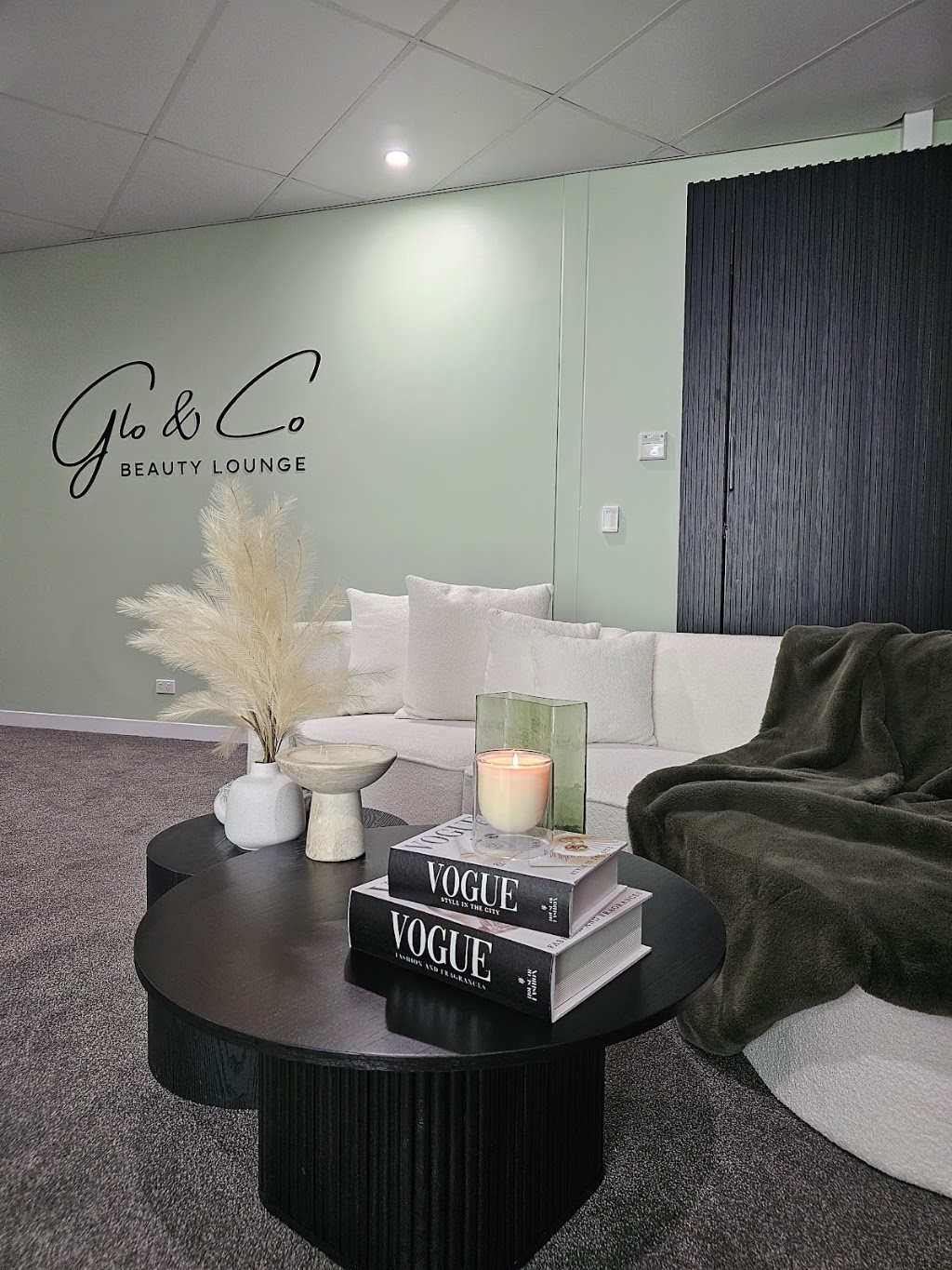 Glo & Co Beauty Lounge | 5/141 Maudsland Rd, Oxenford QLD 4210, Australia | Phone: (07) 5551 6274