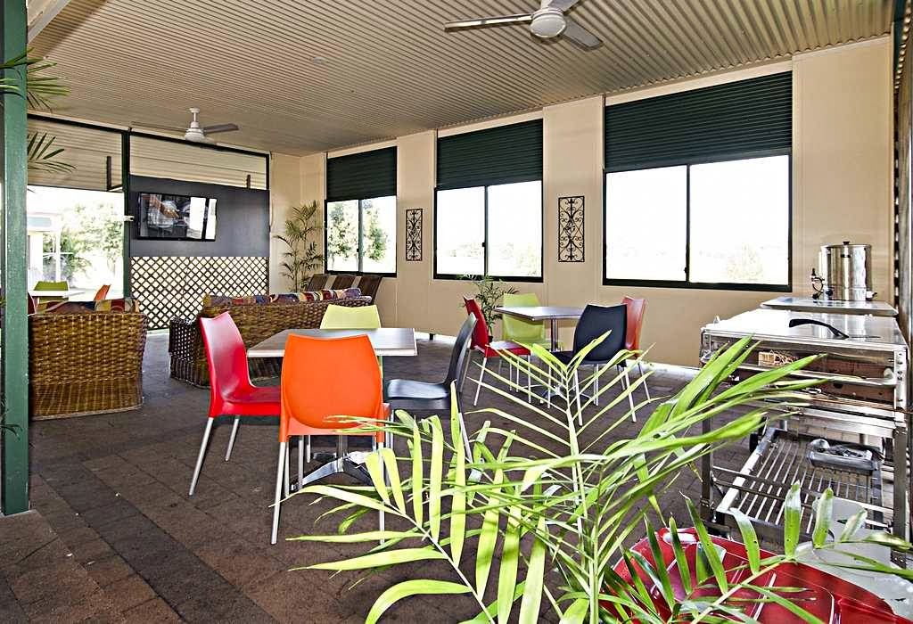 Innisfail Accommodation Centre | lodging | 17-23 Flying Fish Point Rd, Innisfail Estate QLD 4860, Australia | 0740617477 OR +61 7 4061 7477