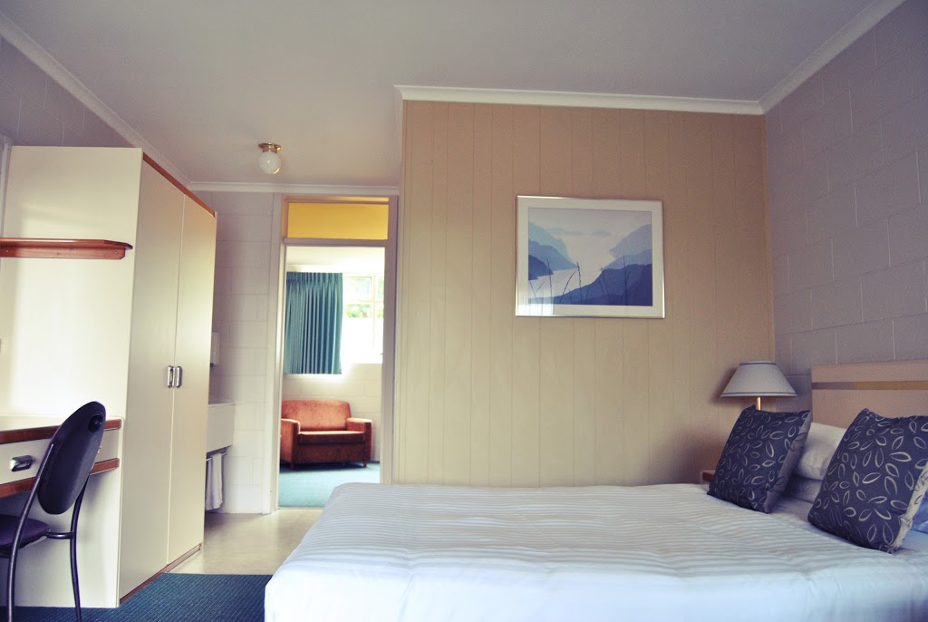 Sunrise Devonport | lodging | 140 N Fenton St, Devonport TAS 7310, Australia | 0364248411 OR +61 3 6424 8411