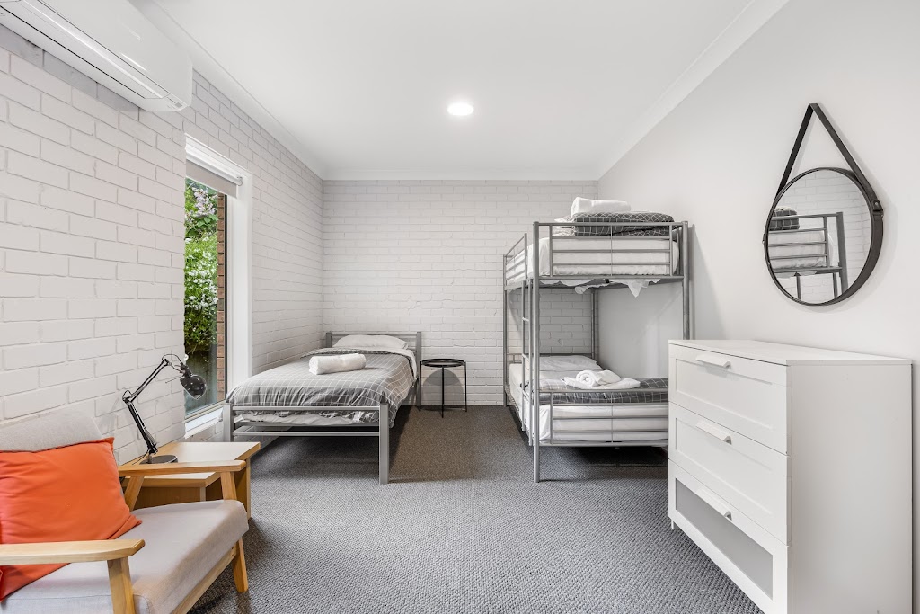 Kangaroo Guest House | Unit 2/18 Warren Rd, Halls Gap VIC 3381, Australia | Phone: 0412 885 828