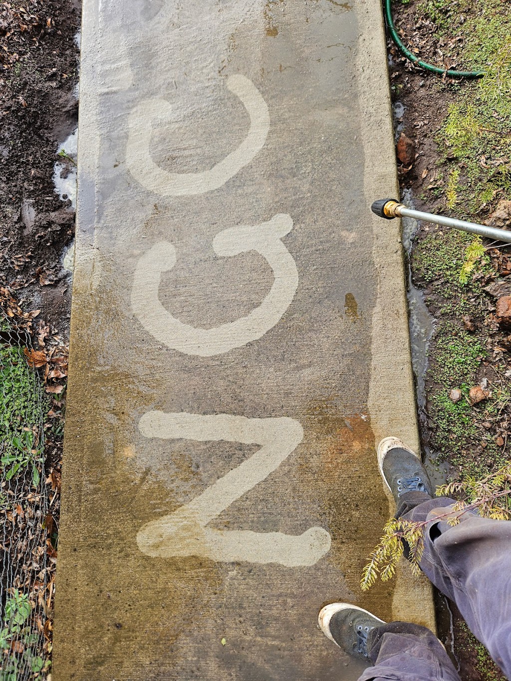 Narrandera Gutter Cleaning | 4 Bells Rd, Narrandera NSW 2700, Australia | Phone: 0487 521 312
