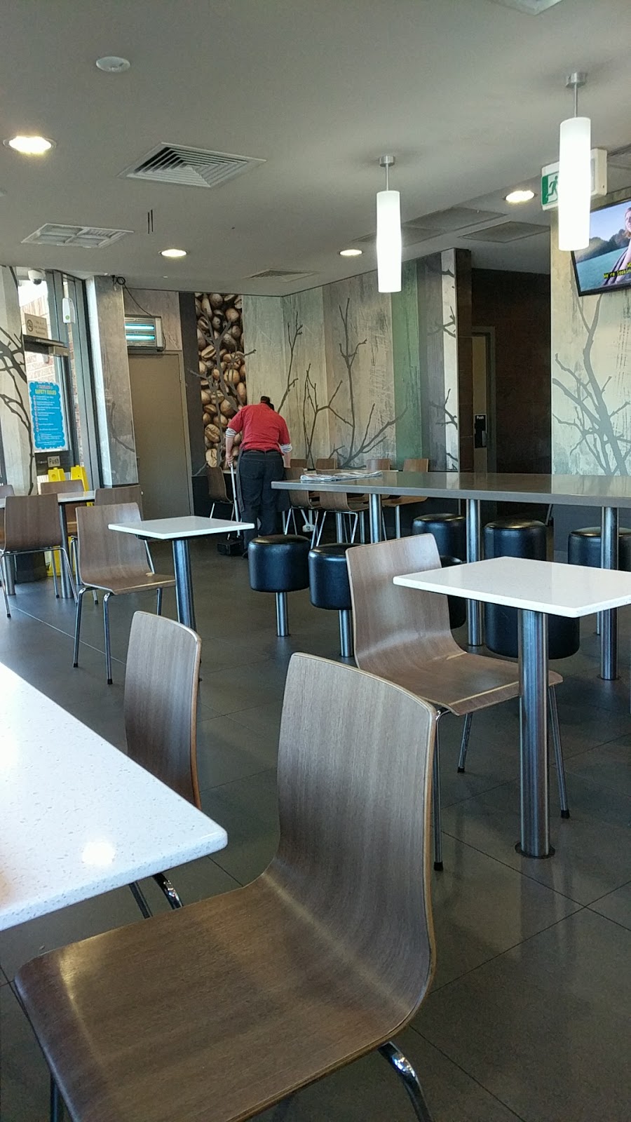 McDonalds Forrestfield | 70 Hale Rd, Forrestfield WA 6058, Australia | Phone: (08) 9359 1266