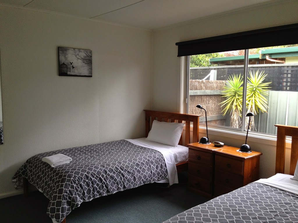 Phillip Island Cottages | lodging | 23 Osbourne Ave, Cowes VIC 3922, Australia | 0359523068 OR +61 3 5952 3068
