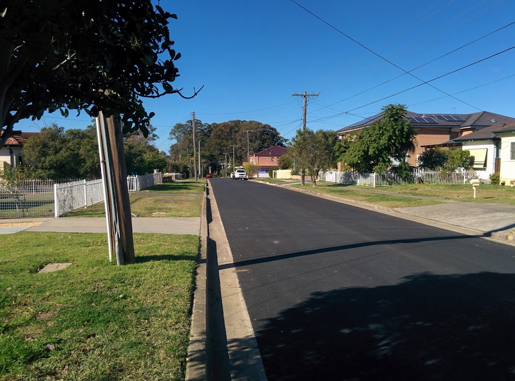 Blacktown Garage Doors | 27 Kerry Rd, Blacktown NSW 2148, Australia | Phone: (02) 9621 6924