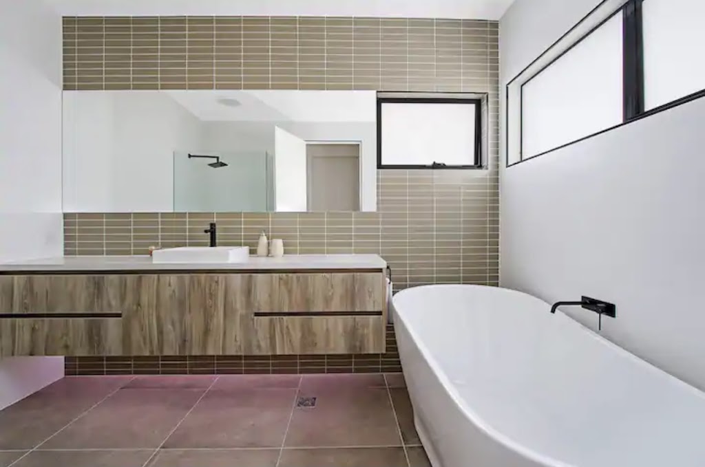 Adori Maloo Waterfront 5 Bedroom 5 Bathroom Home | 56 Lakeside Dr, Bundalong VIC 3730, Australia | Phone: 0408 552 479