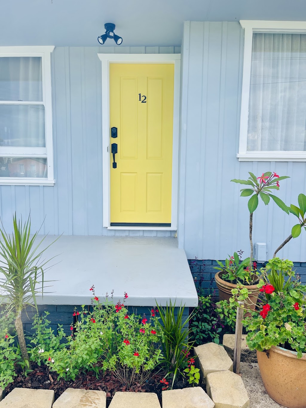 Sunshine Retreat: Modern 3BR Haven | 12A Oxford St, St Marys NSW 2760, Australia | Phone: 0406 545 472