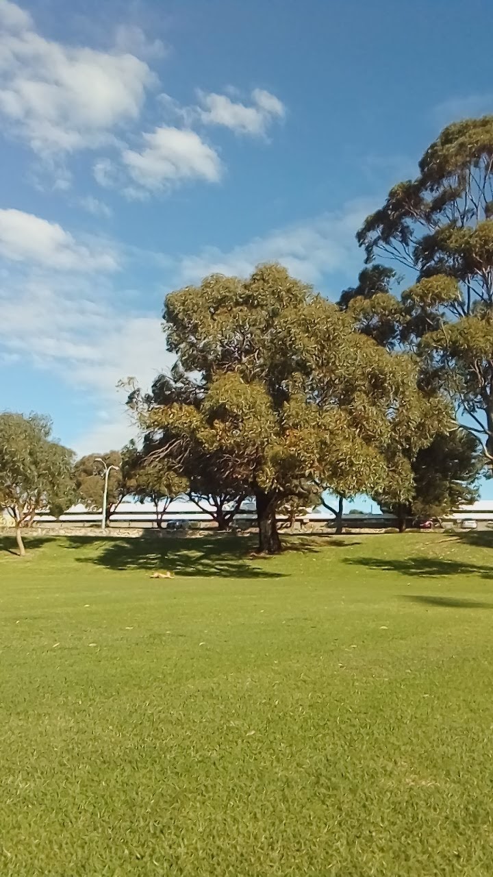 Bruce Lee Oval | park | Beaconsfield WA 6162, Australia