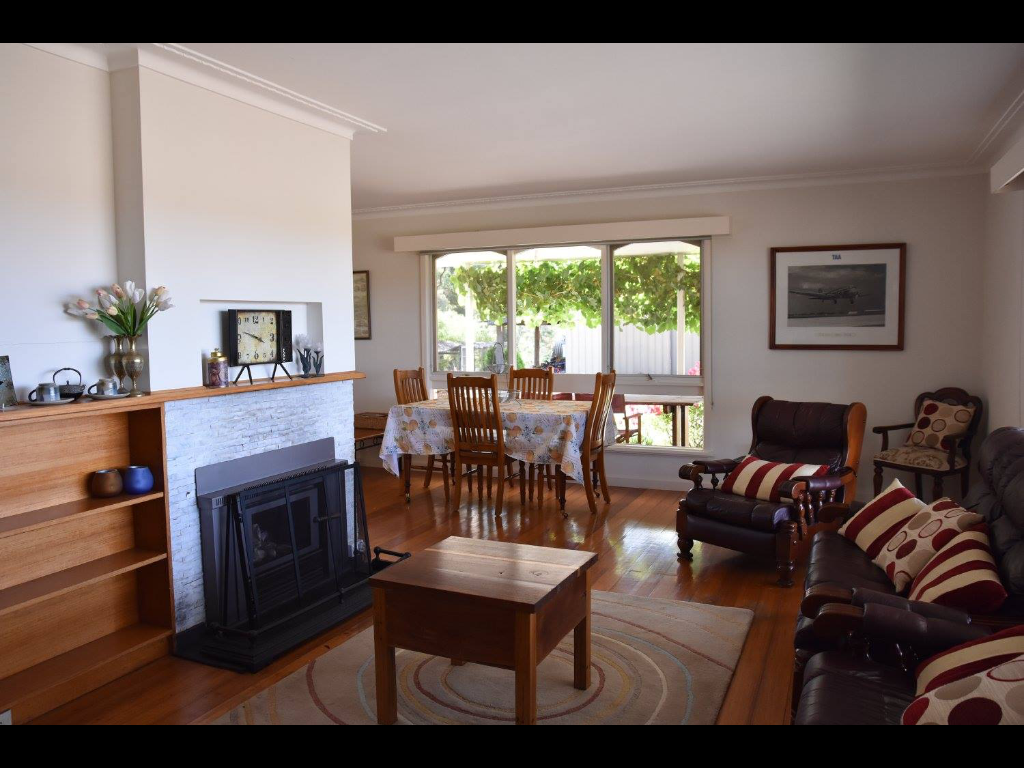 Cygnet Park Country Retreat | lodging | 294 Madderns Rd, Glen Park VIC 3352, Australia | 0407378506 OR +61 407 378 506