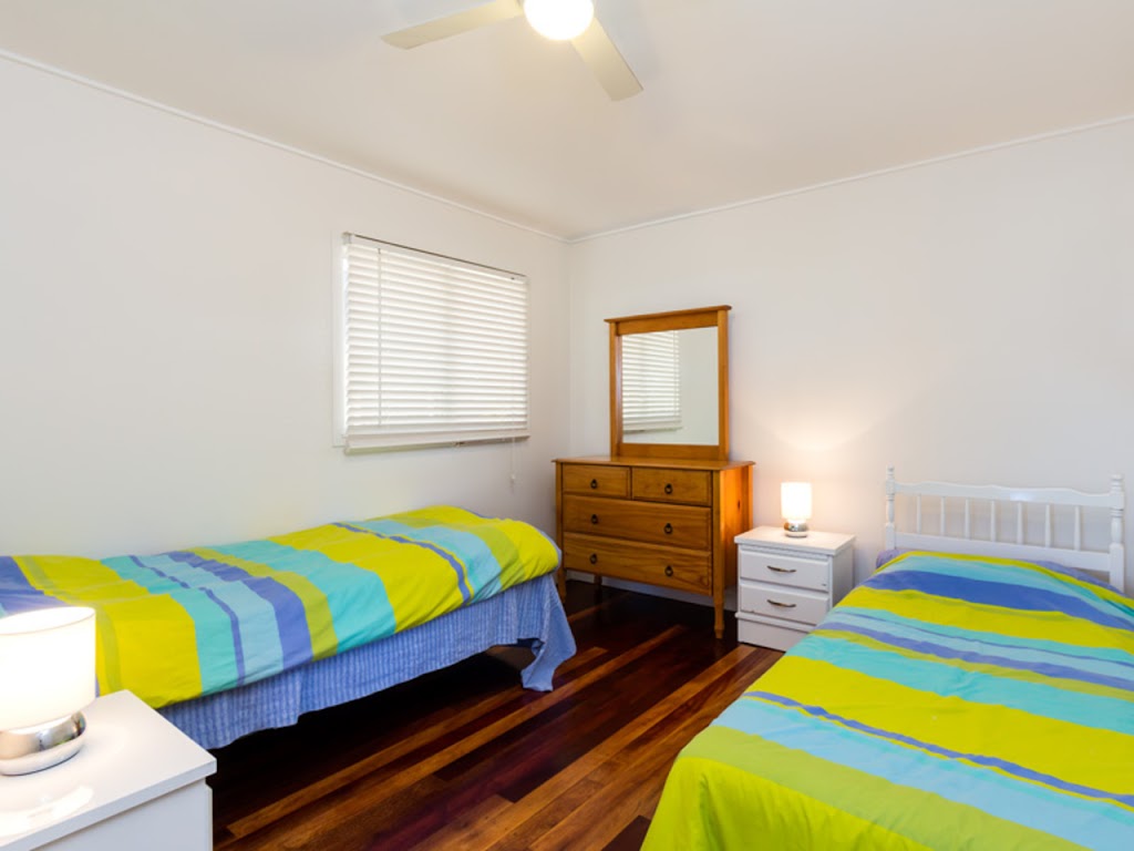 Cylinder Palms Holiday Home | 39 Yarrong Rd, Point Lookout QLD 4183, Australia | Phone: (07) 3409 8255