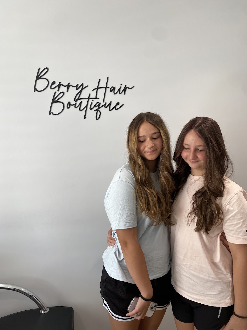 Berry Hair Boutique | 2 Berry Ave, Menangle NSW 2652, Australia | Phone: 0421 785 943