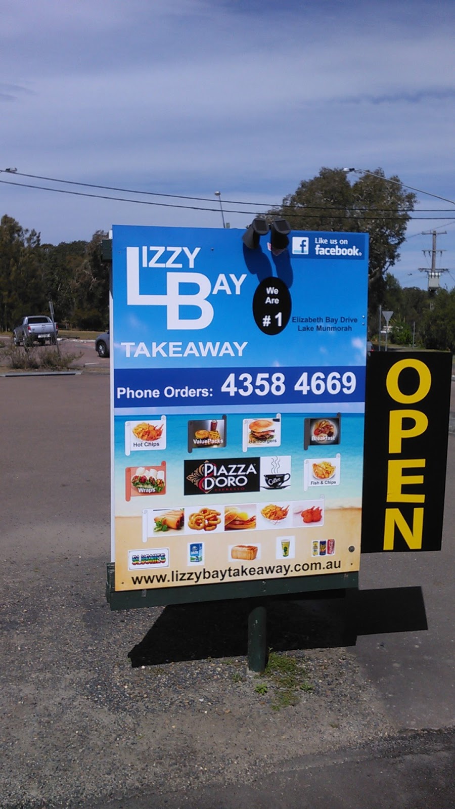 Lizzy Bay Takeaway | meal takeaway | 1 Elizabeth Bay Dr, Lake Munmorah NSW 2259, Australia | 0243584669 OR +61 2 4358 4669