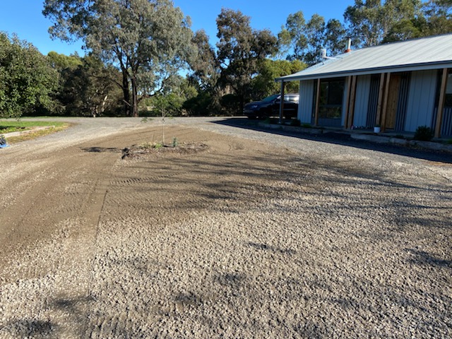 303 Earthworks Skid-steer Dump truck hire | 8 Merino Dr, Teesdale VIC 3328, Australia | Phone: 0438 351 102