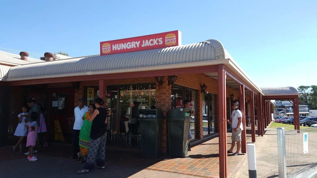 Hungry Jacks Gundagai | restaurant | Cnr Mount &, Middle St, Gundagai NSW 2722, Australia | 0269443712 OR +61 2 6944 3712