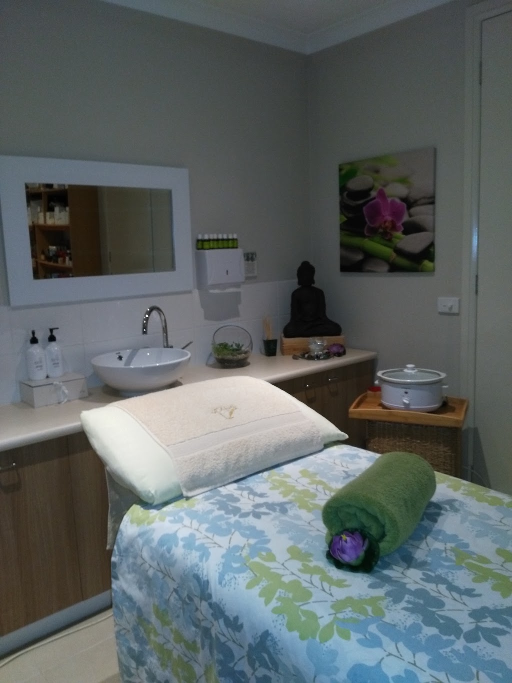 Revive Wellness, Massage & Beauty | 22 Chancery Way, Taylors Hill VIC 3037, Australia | Phone: 0438 598 838