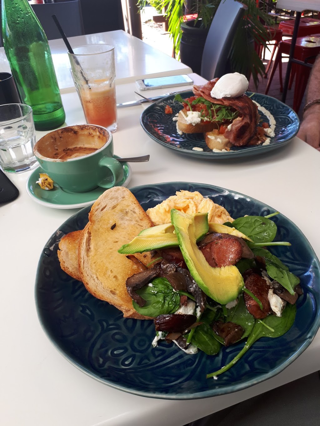 Esco Cafe & Restaurant | restaurant | Gympie Terrace & The Cockleshell, Noosaville QLD 4566, Australia | 0754741770 OR +61 7 5474 1770
