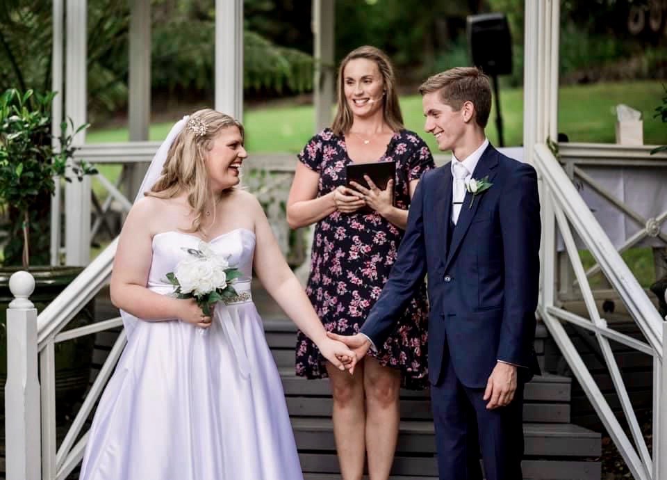 Hitched by Heidi | 4 Brewster St, Berwick VIC 3806, Australia | Phone: 0434 388 203