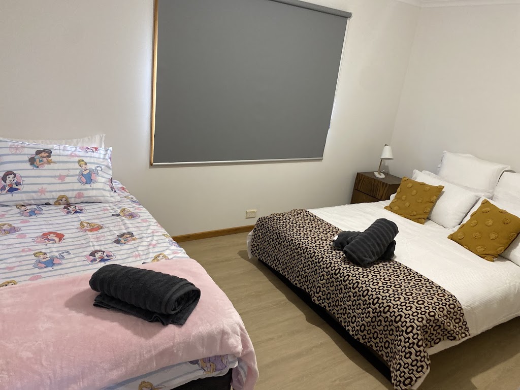 4 bedroom luxury home with spa sleeps 10 | 344 Edgar St, Portland VIC 3305, Australia | Phone: 0403 113 878