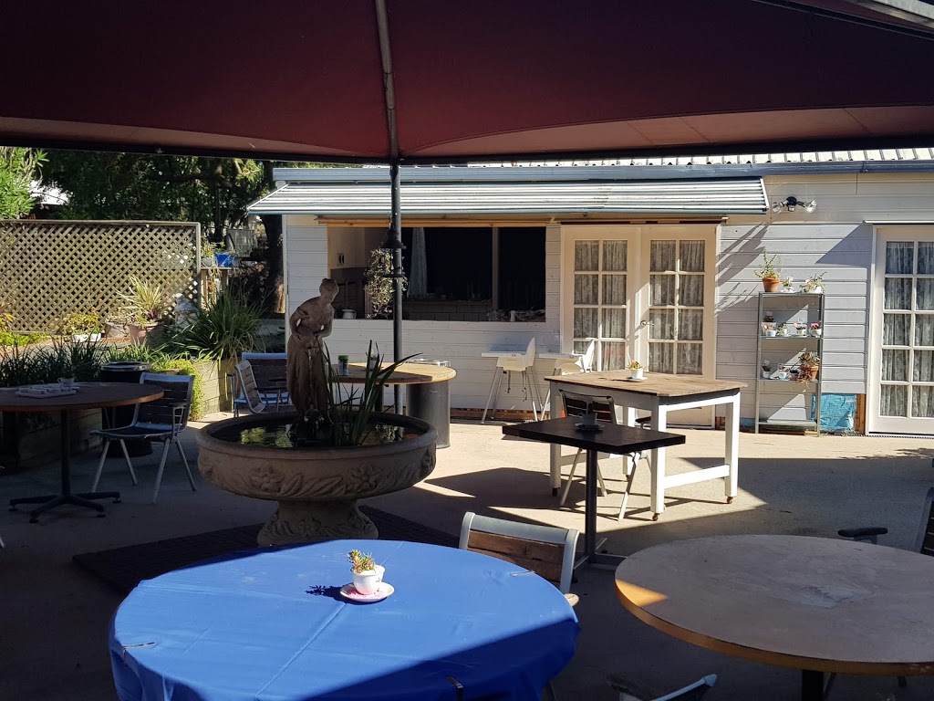 Dinmore Cottage Tea House | 1A Dinmore St, Dinmore QLD 4303, Australia | Phone: 0424 968 250