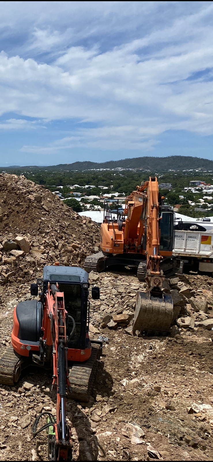 Riley Earthmoving | 1 Elquestro Way, Bohle QLD 4818, Australia | Phone: 0417 620 932