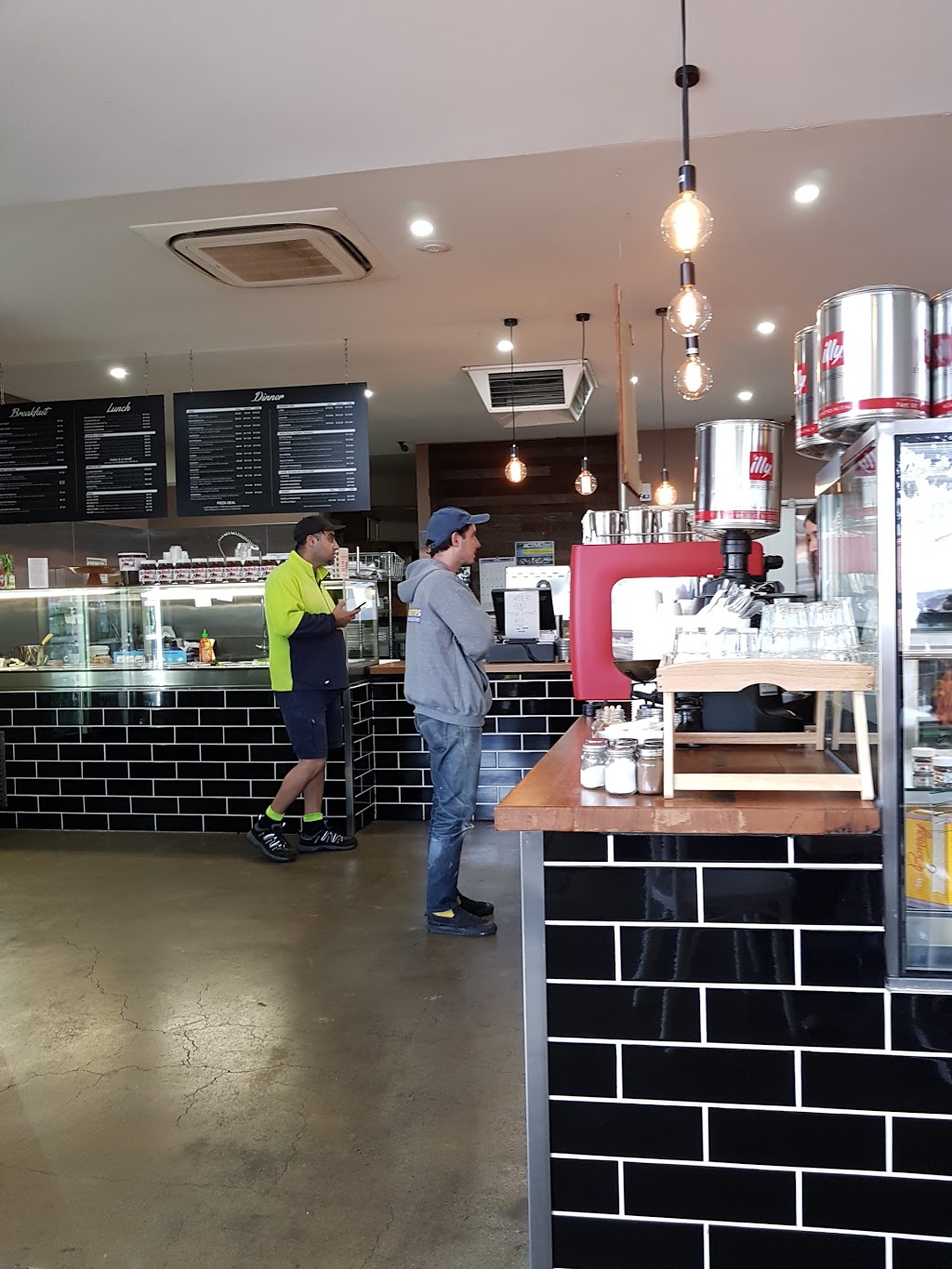 Radfords Place Pizzeria and Cafe | 50 Radford Rd, Reservoir VIC 3073, Australia | Phone: (03) 9460 9669