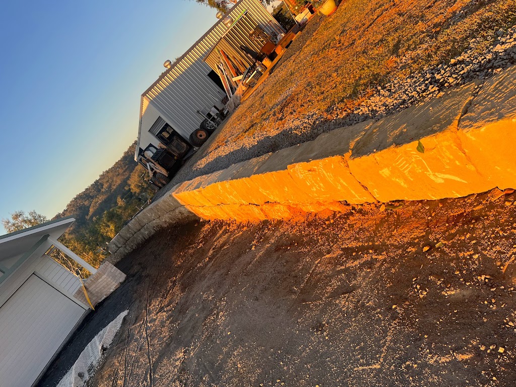 Wards excavator & tipper hire pty ltd | 53 Markwell Dr, Kooralbyn QLD 4285, Australia | Phone: 0418 713 913