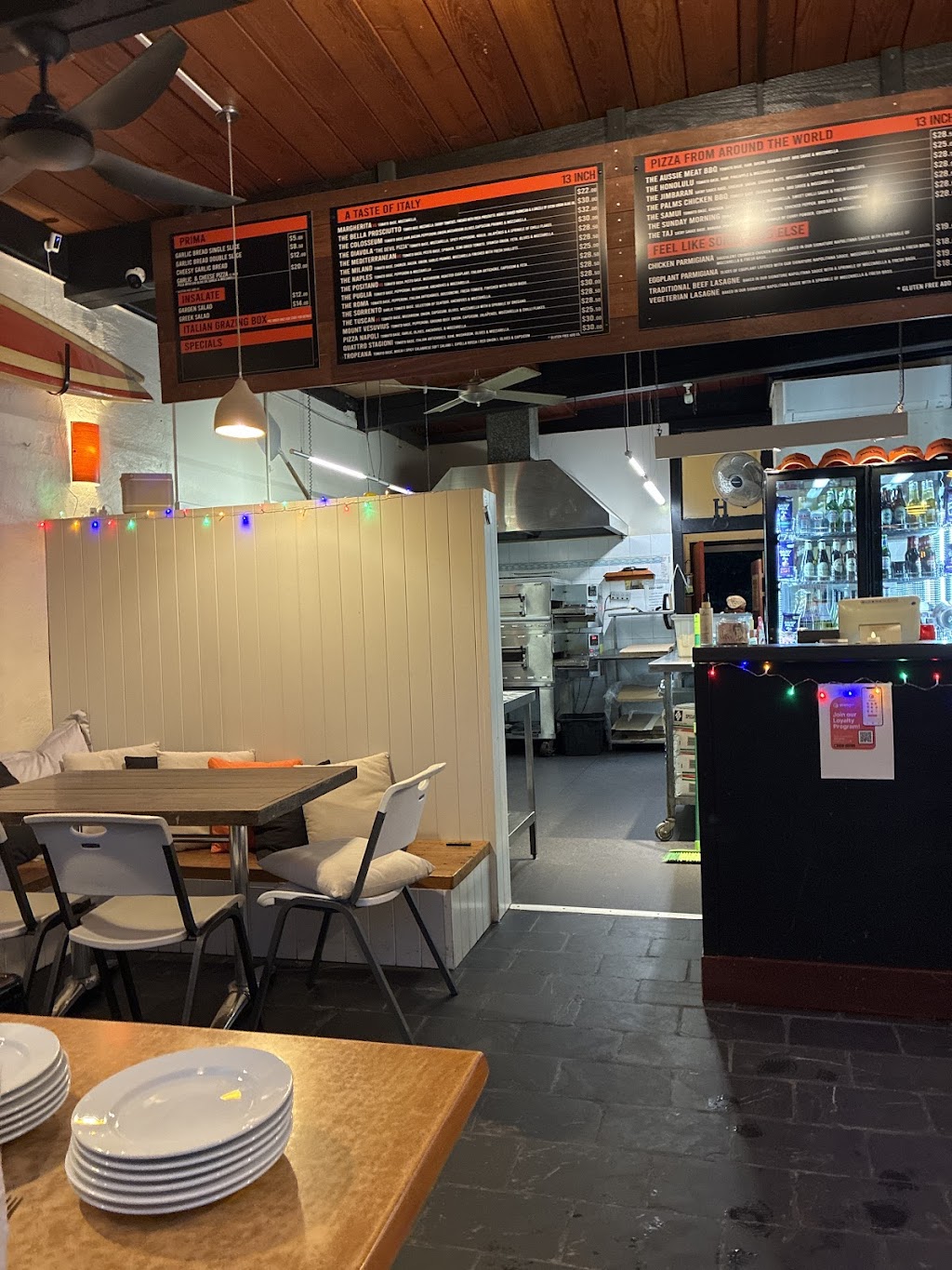 Blueys Italian Pizzeria and Wine Bar | 201 Boomerang Dr, Blueys Beach NSW 2428, Australia | Phone: (02) 6554 0222