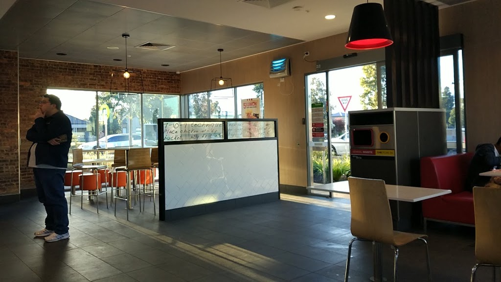 KFC Point Cook | meal takeaway | 108 Boardwalk Blvd, Point Cook VIC 3030, Australia | 0393947020 OR +61 3 9394 7020