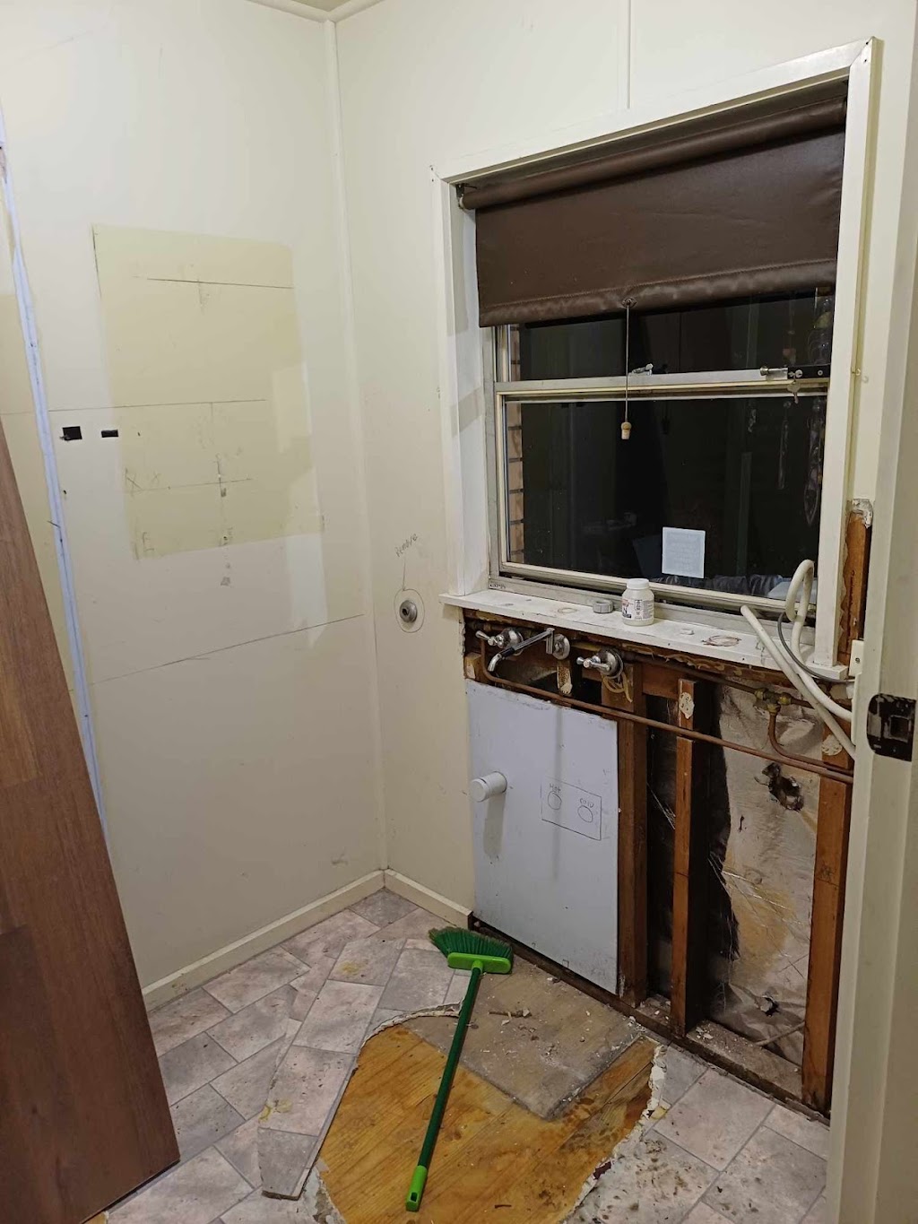 Collins Property Maintenance & Builds Bendigo | 203 Lockwood Rd, Kangaroo Flat VIC 3555, Australia | Phone: 0411 119 822