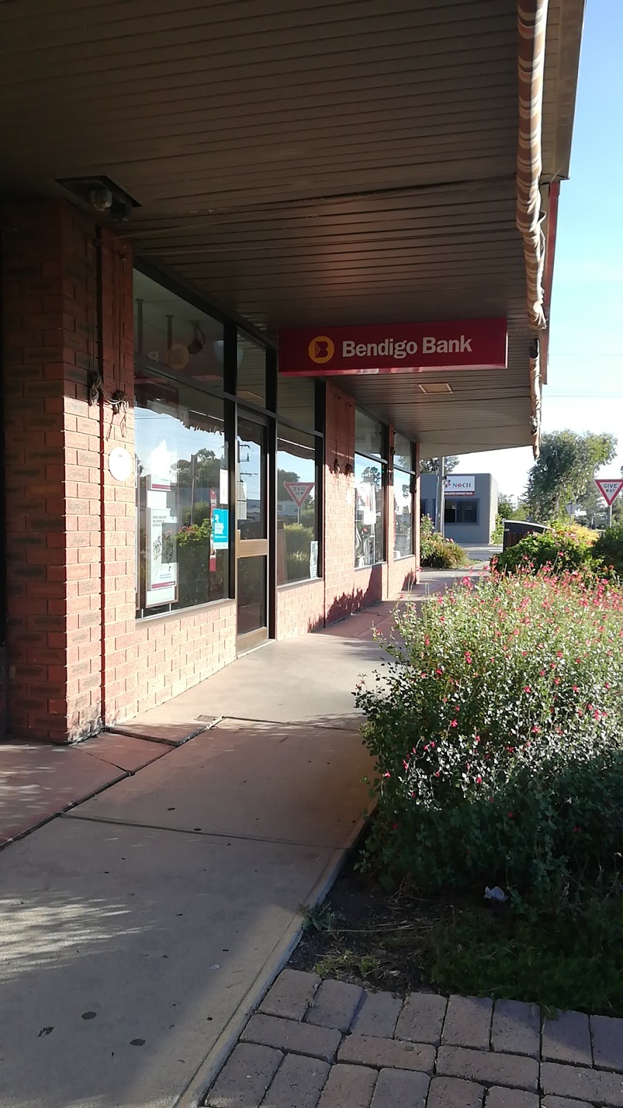 Bendigo Bank | bank | 1E Cullen St, Cohuna VIC 3568, Australia | 0354562569 OR +61 3 5456 2569