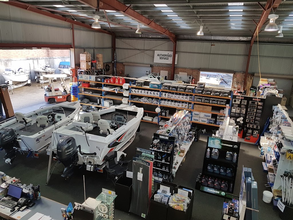 Hunts Marine | store | 2 Sharon Rd, Batemans Bay NSW 2536, Australia | 0244722612 OR +61 2 4472 2612