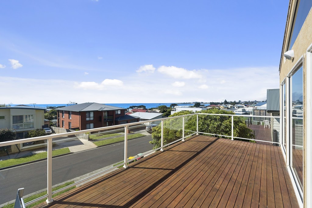 Seaview On Seaview | 16 Seaview Dr, Apollo Bay VIC 3233, Australia | Phone: (03) 5237 2600